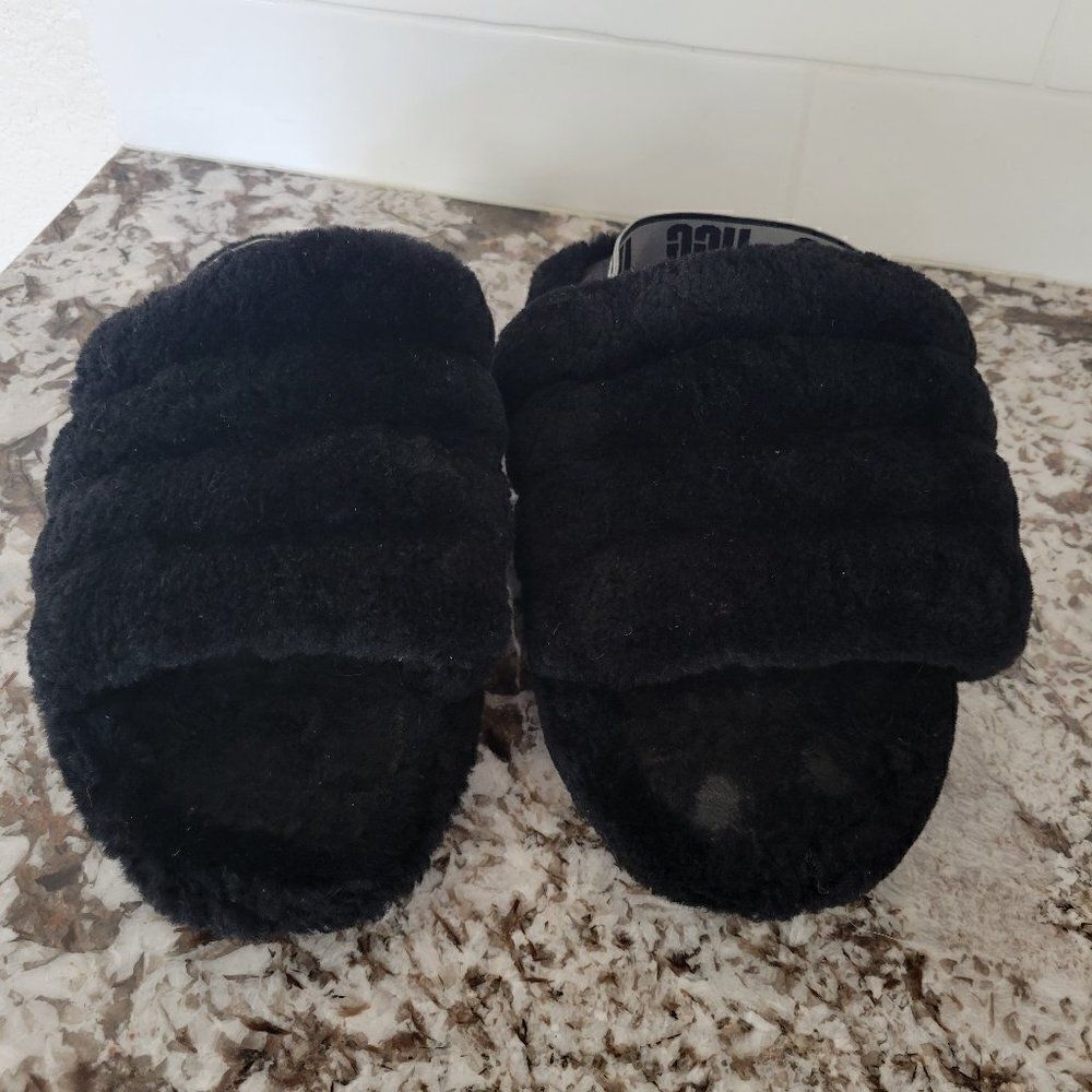 Woman’s Oh Yeah UGG size 5